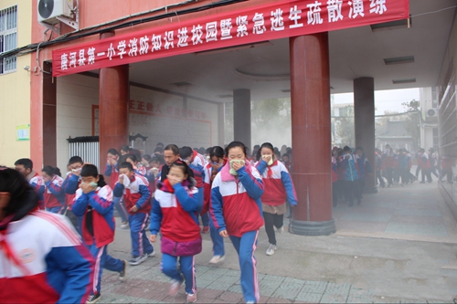 唐河县第一小学开展消防知识进校园暨紧急逃生疏散演练活动2.jpg